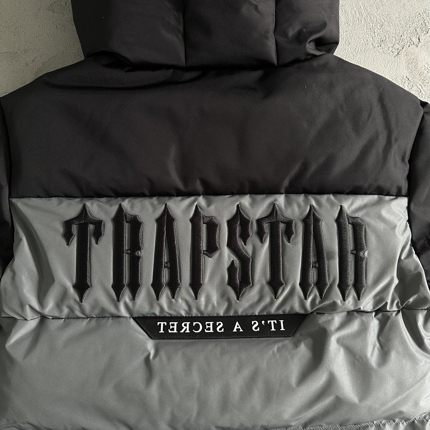 Trapstar Decoded Arch Puffer Jacket Black Grey