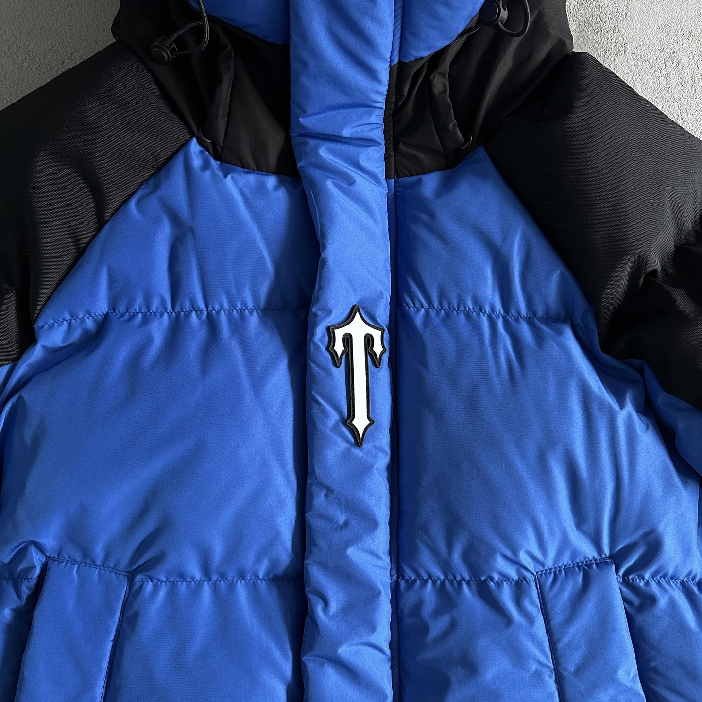 Trapstar Decoded Arch Puffer Jacket Black Blue