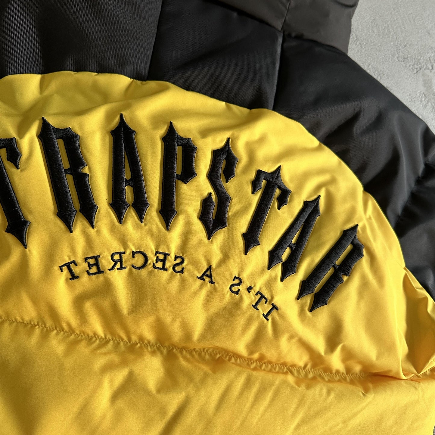 Trapstar Decoded Arch Puffer Jacket Black Yellow