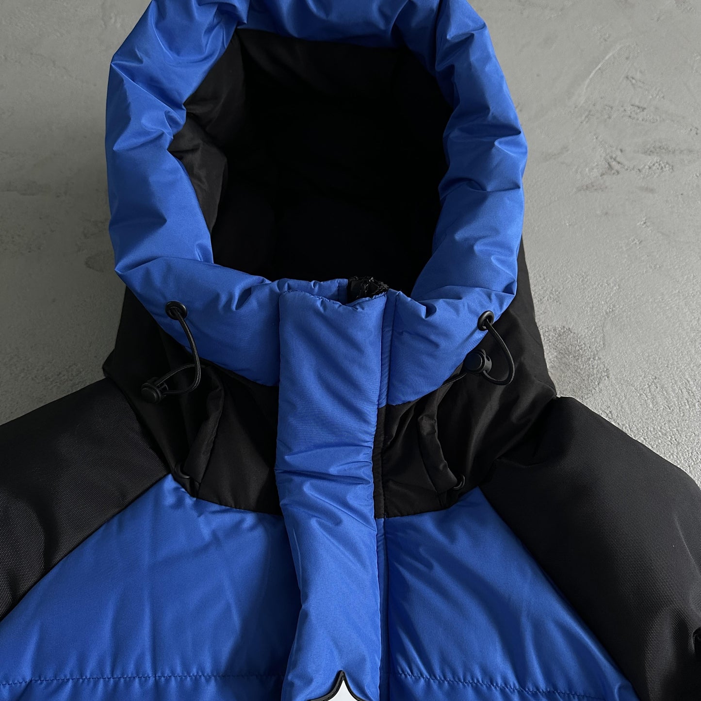 Trapstar Decoded Arch Puffer Jacket Black Blue