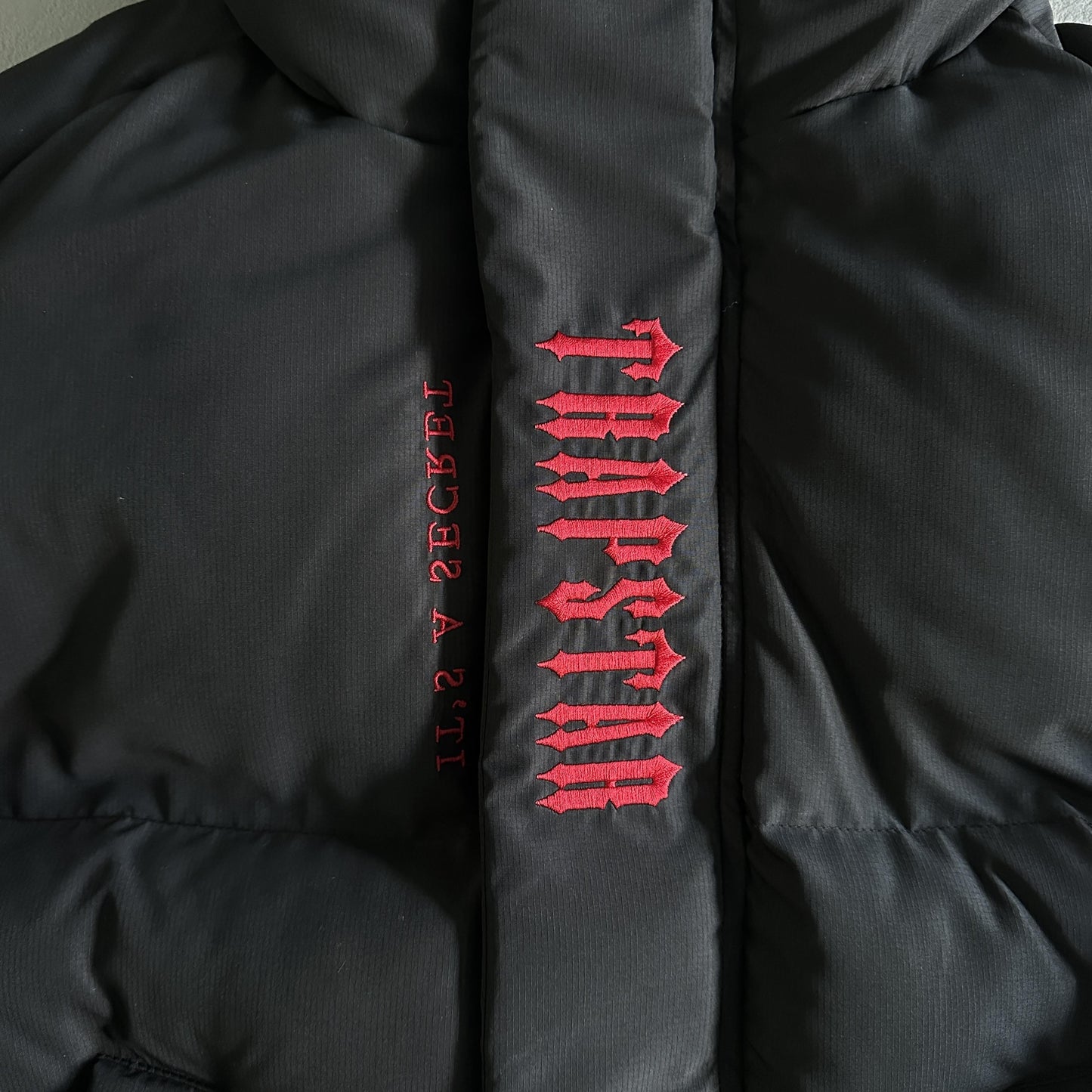 Trapstar Decoded Hooded Puffer Jacket 2.0 Black / Infrared