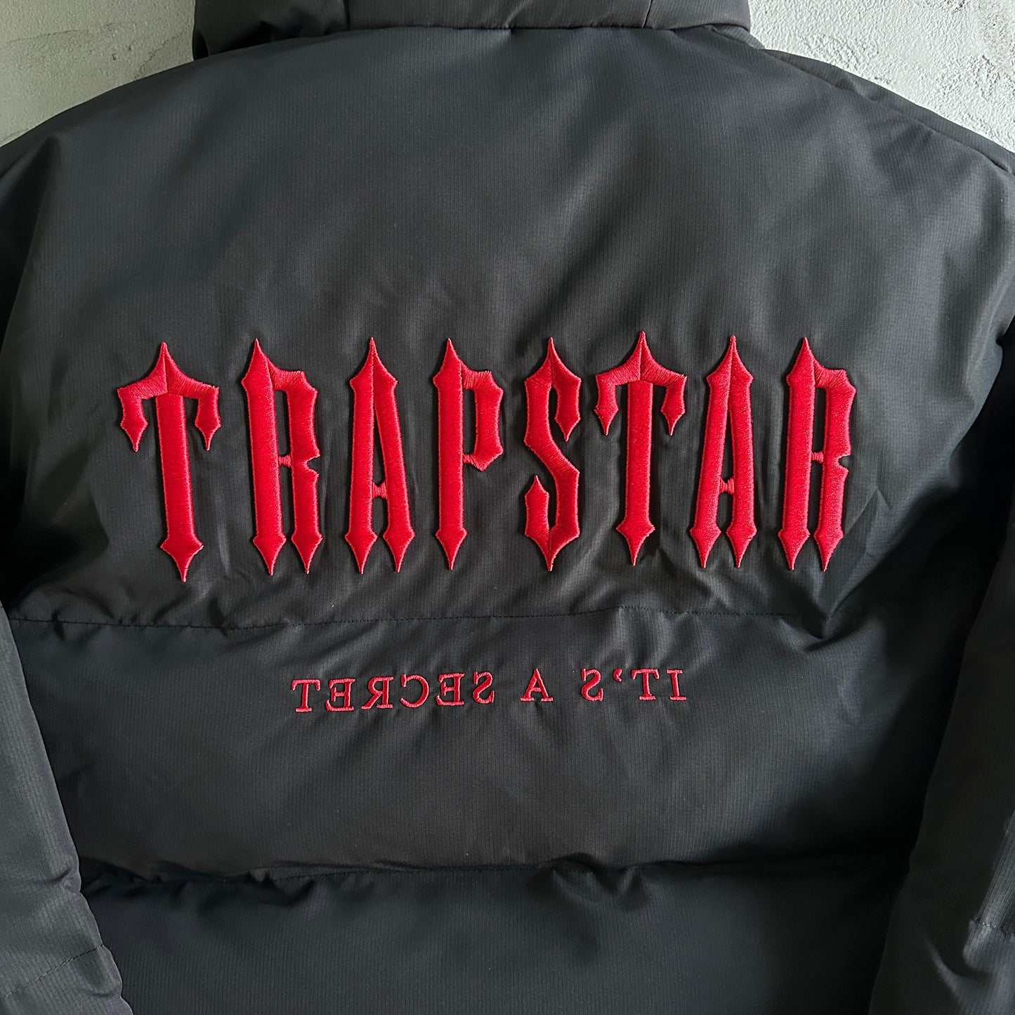 Trapstar Decoded Hooded Puffer Jacket 2.0 Black / Infrared