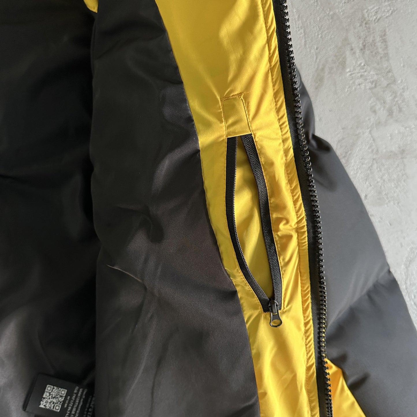 Trapstar Decoded Arch Puffer Jacket Black Yellow