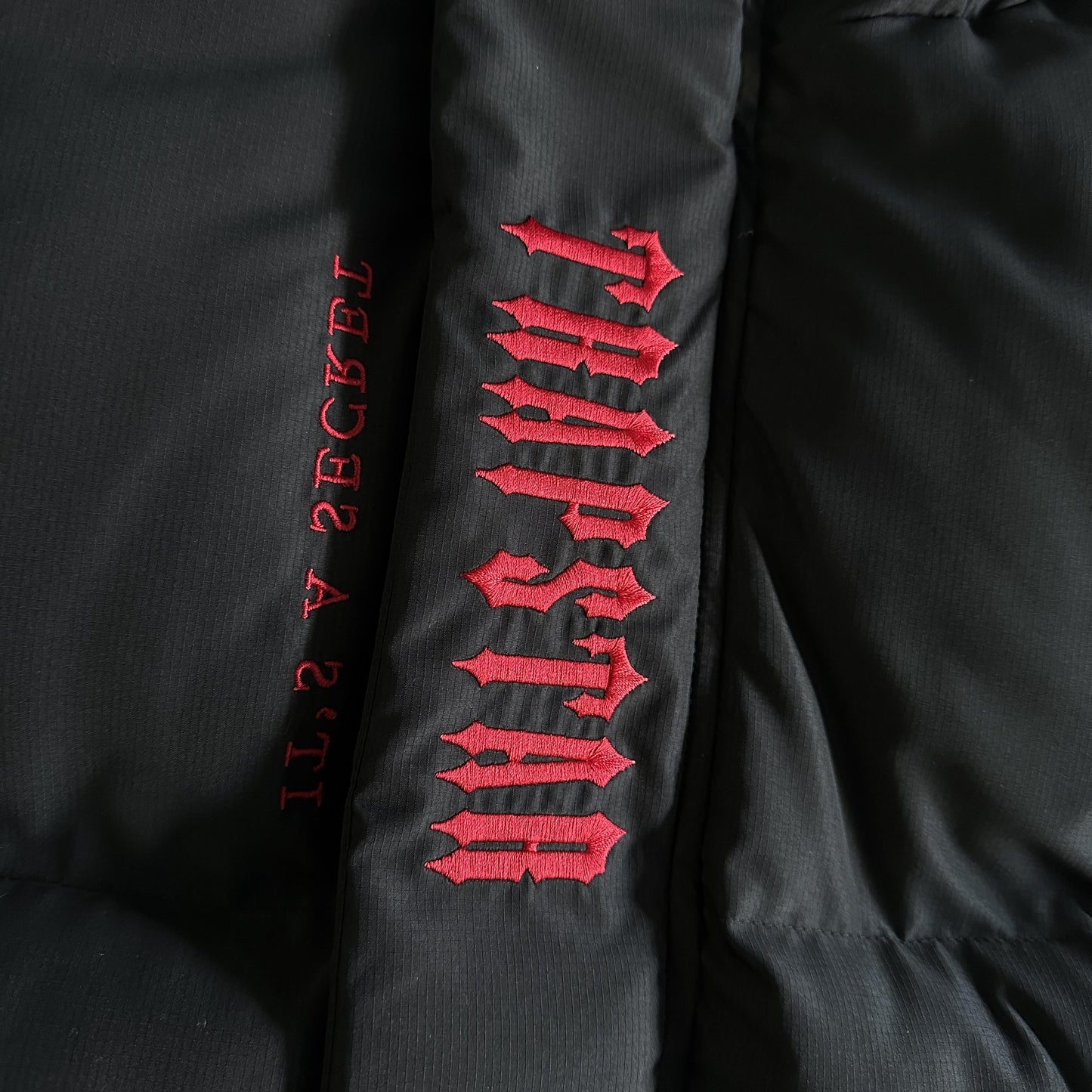 Trapstar Decoded Hooded Puffer Jacket 2.0 Black / Infrared