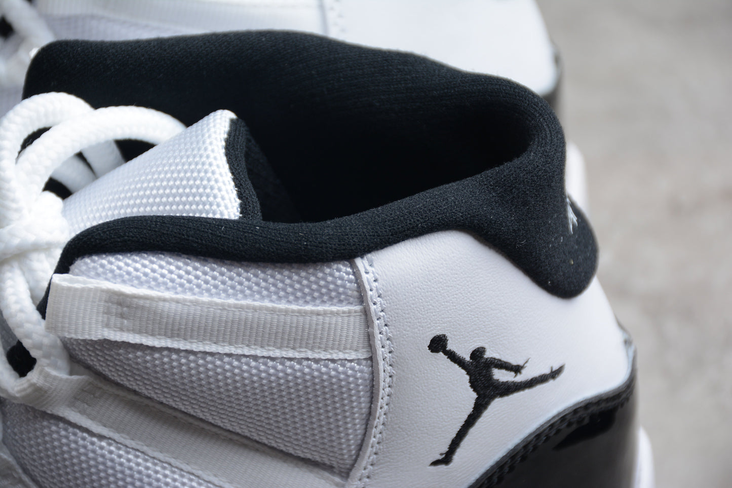 Air Jordan 11 "Concord"