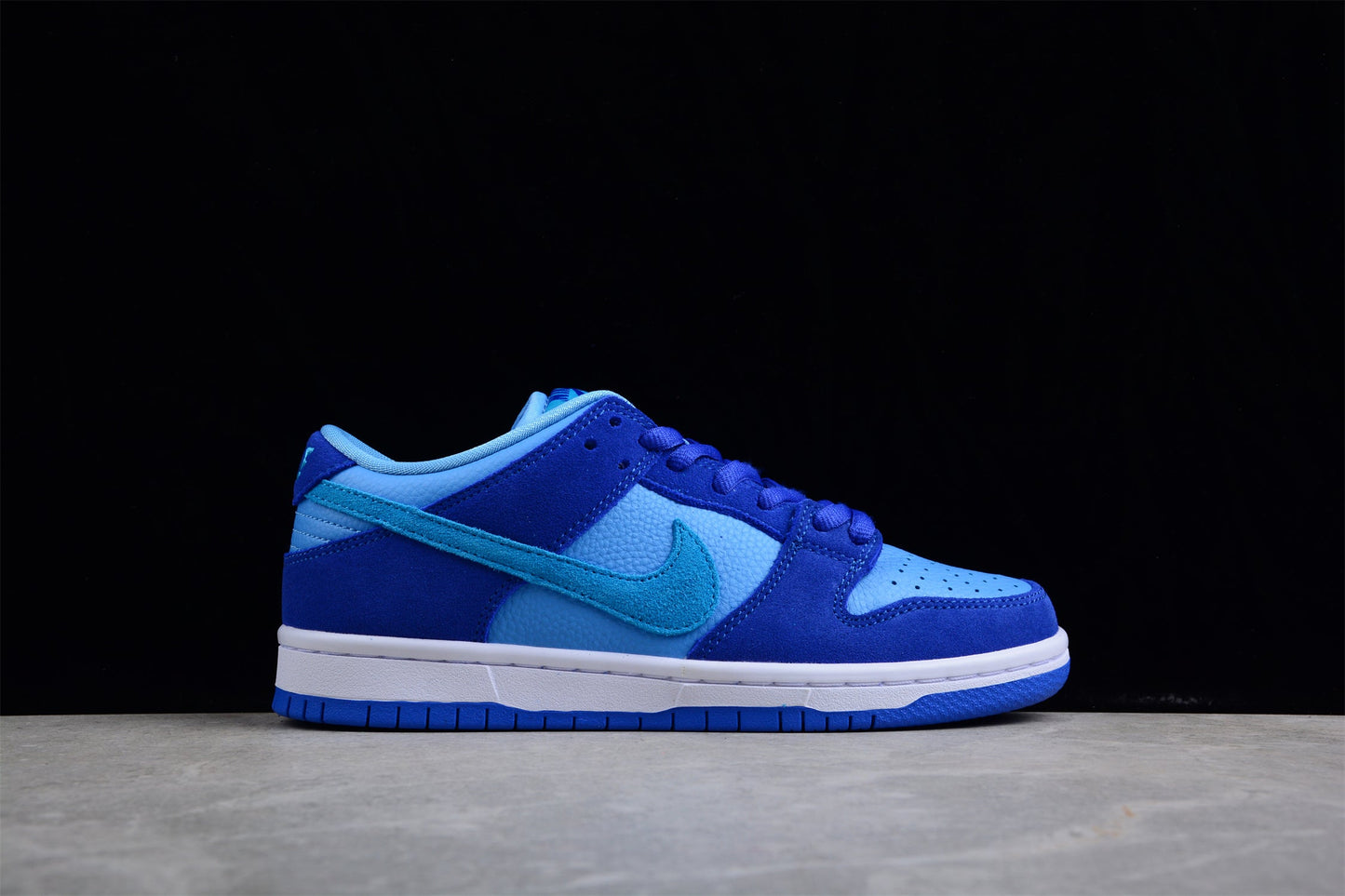 Nike SB Dunk Low Blue Raspberry