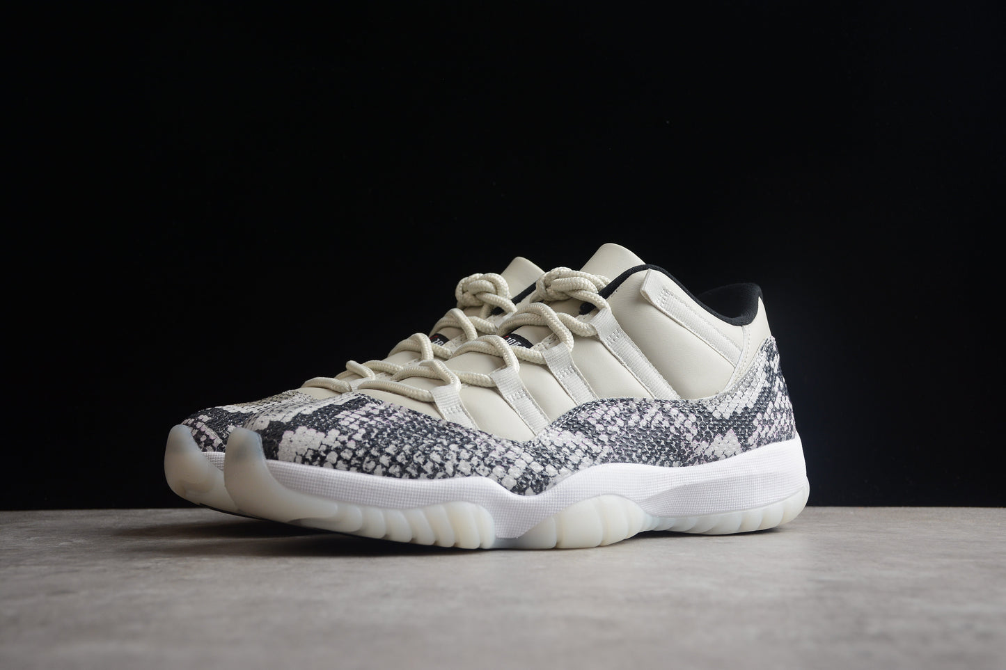 Air Jordan 11 basse "Serpente"