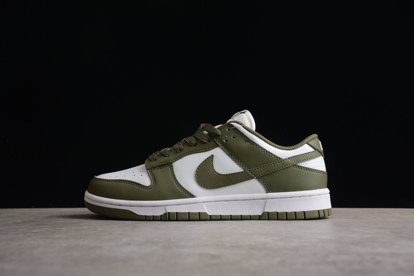 Nike Dunk Low Medium Olive